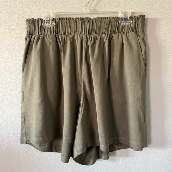 Adrianna Papell Pants - Adrianna Papell Olive Green Viscose Blend Flowy Shorts Size M
